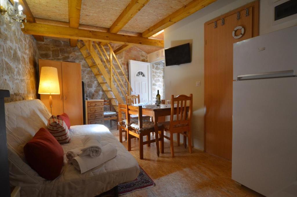 Studio Apartment La Maison De Catherine Rovinj Exterior photo