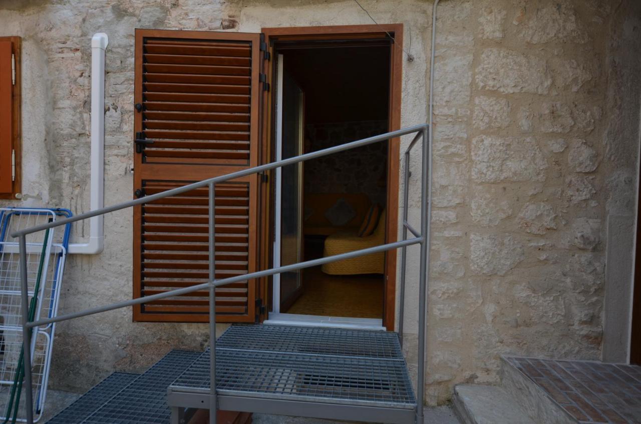 Studio Apartment La Maison De Catherine Rovinj Exterior photo