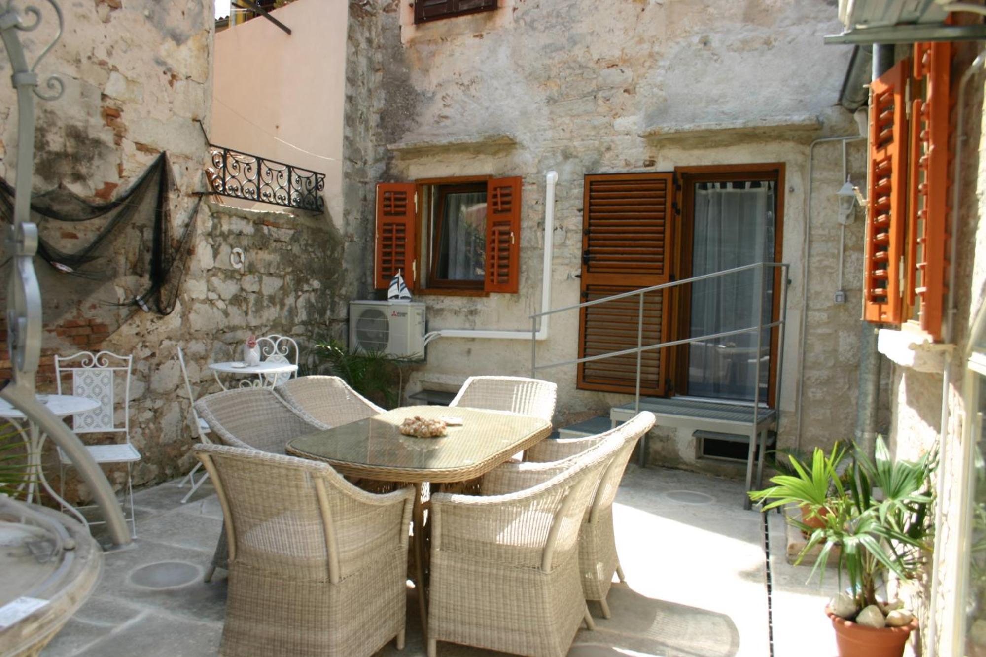 Studio Apartment La Maison De Catherine Rovinj Exterior photo