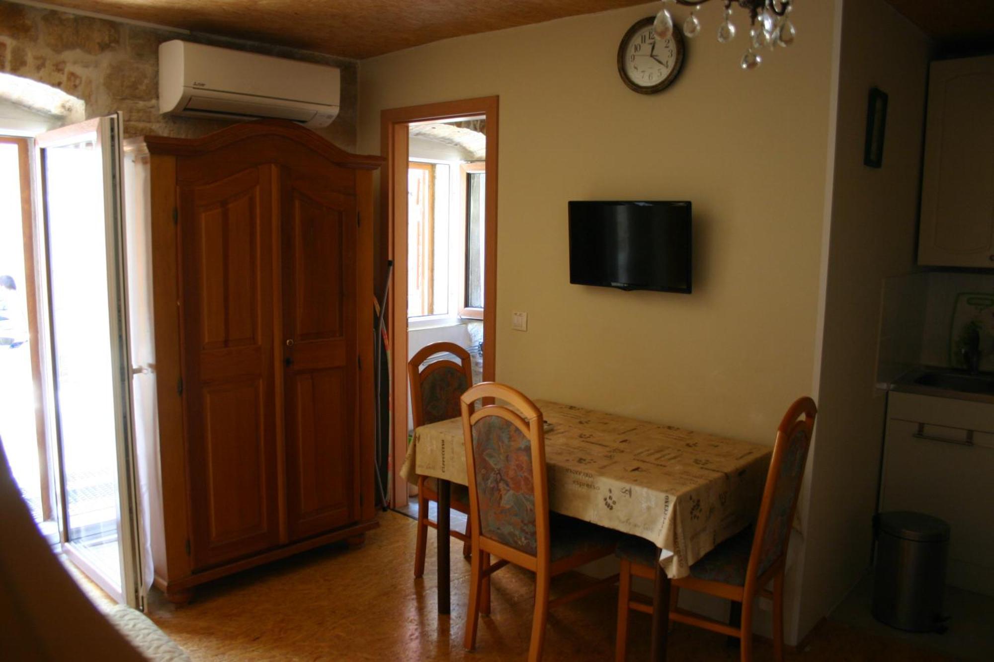 Studio Apartment La Maison De Catherine Rovinj Exterior photo